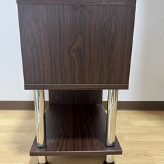 S字サイドテーブルの画像