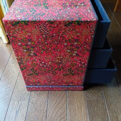 【レトロ】三段引き出し 収納箱 整理箱（赤）の画像