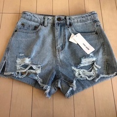 新品ヒップダメージショートパンツ　服/ファッションレディースの画像