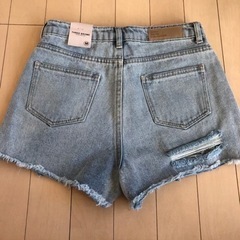 新品ヒップダメージショートパンツ　服/ファッションレディースの画像