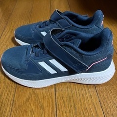 adidas スニーカー　の画像