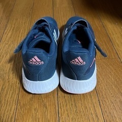 adidas スニーカー　の画像