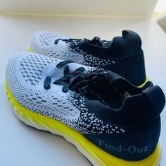 美品23センチスニーカーの画像