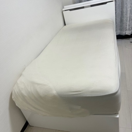 照明、コンセント、収納付きベッド