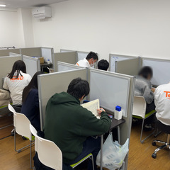 【正社員】小学生・中学生を対象とした個別指導・集団授業の塾講師／新規出店の際には教室長への昇進も！の画像