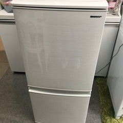 激安！SHARP2019年製　137L ノンフロン冷凍冷蔵庫　ど...