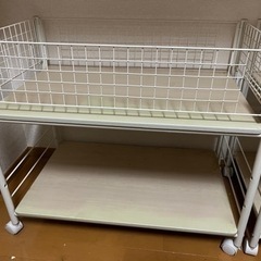 【差し上げます】タイヤ付き白い家具 収納家具 