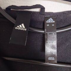 adidas パーカー の画像