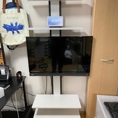 テレビと壁掛けテレビ台
