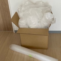 ダンボール、プチプチ、梱包材の画像