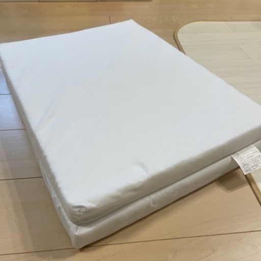 アップリカ　折りたたみベッド