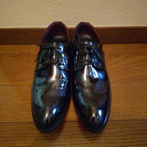 エナメル靴