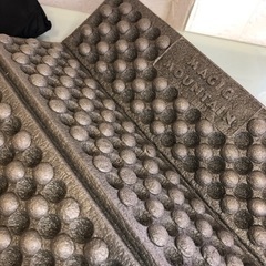 MAGIC MOUNTAIN クッション ナノテクシットマット バーガンディー 袋付き 赤色 持ち運び可能 キャンプ アウトドア 屋外 の画像
