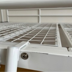 シングル　ハシゴ付き  ミドル パイプロフトベッド　白の画像