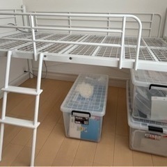 シングル　ハシゴ付き  ミドル パイプロフトベッド　白の画像