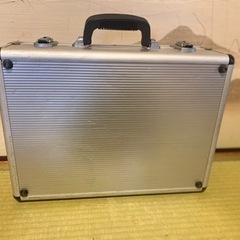 アルミケース？