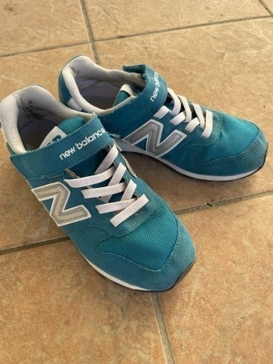 NB ニューバランス　スニーカー　ジュニアサイズ