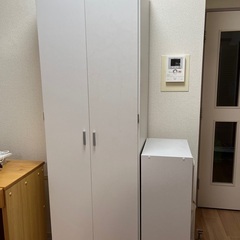 本棚　扉付き収納棚の画像