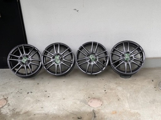 車のパーツ タイヤ、ホイール