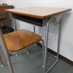 学校で使用の机、椅子  早い者勝ちの画像