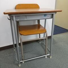 学校で使用の机、椅子  早い者勝ちの画像