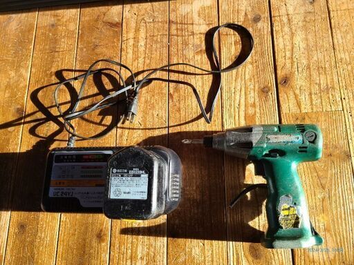 日立工機　コードレスインパクトドライバー(中古　動作確認済み)
