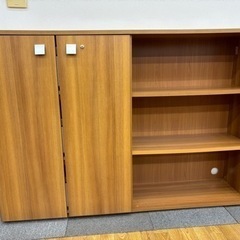 家具 収納家具 扉付き収納キャビネットの画像