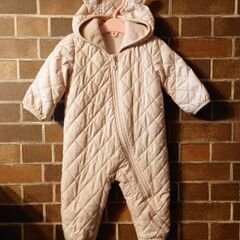 ユニクロ ベビー服 くま ジャンプスーツ キルト 60cm ウォームパデッドオールインワンの画像