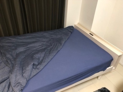 セミダブルベット白　コンセント付き