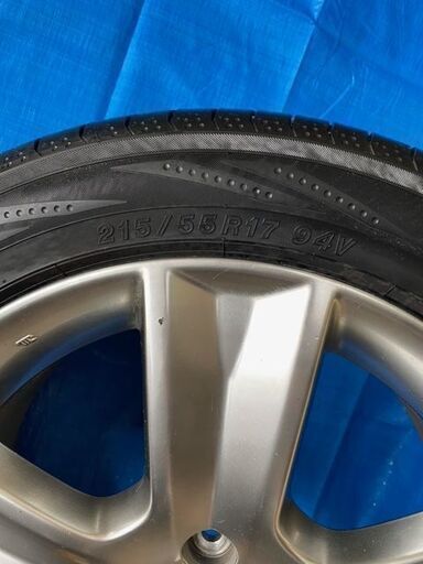 車のパーツ　タイヤ、ホイール