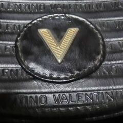 ★極小ブランドショルダーバッグ2点（MARIO　VAIENTINOとAMES）★財布が入るかの大きさ（17cm、12cm）★★小さくて可愛く目立ちます、★状態良（中古）★お手数をおかけします、お問い合わせ前プロフィール必読ですの画像