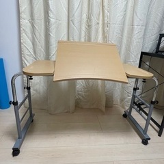 おはなし中【家具】伸縮、可動式テーブル 机の画像