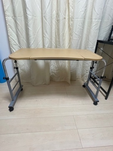おはなし中【家具】伸縮、可動式テーブル 机