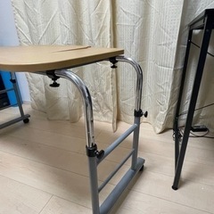 おはなし中【家具】伸縮、可動式テーブル 机の画像