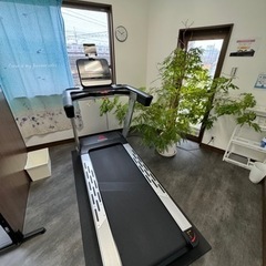 Reebokランニングマシン　準業務用なのでしっかりしてます！