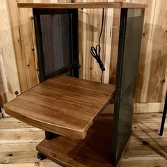 電子レンジ台、キッチン家具の画像