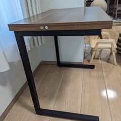 サイドテーブル　ベッドテーブルの画像