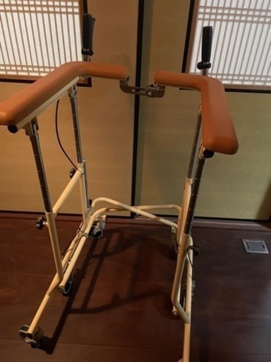 歩行器握り付ブレーキ付　介護　リハビリ