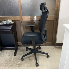 K2403-813 KOMEne オフィスチェア KM-VBY-6222A-BK 肘掛け上下可 リクライニング・昇降可 キズ・汚れあり 中古の画像