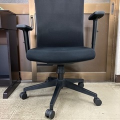 K2403-813 KOMEne オフィスチェア KM-VBY-6222A-BK 肘掛け上下可 リクライニング・昇降可 キズ・汚れあり 中古の画像