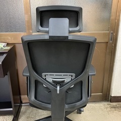 K2403-813 KOMEne オフィスチェア KM-VBY-6222A-BK 肘掛け上下可 リクライニング・昇降可 キズ・汚れあり 中古の画像