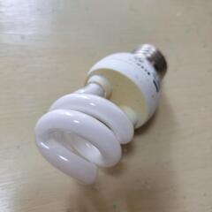 💡OHM100v  8w　口金サイズE26　電球のみ　点灯確認済の画像