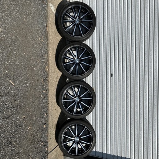 車のパーツ タイヤ、ホイール