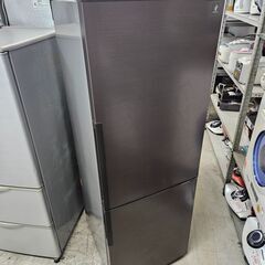 リサイクルショップどりーむ荒田店 No10857　お買い得品！　冷凍室が大容量の102L♪　SHARP　2ドア冷蔵庫　2017年製　容量271L　2人暮らしに最適なサイズです♪
