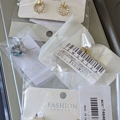 円型スタッドピアス4点セット（新品）の画像