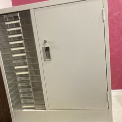 コクヨ　鍵付きキャビネット