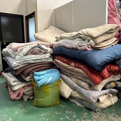 【3/16写真更新】布団、敷布団、毛布など大量にあります😤まとめ...