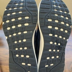 adidas 28㎝ランニングシューズの画像