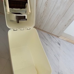 アップリカおむつゴミ箱とおまるのセットの画像