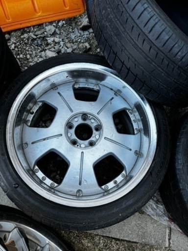 車のパーツ タイヤ、ホイール